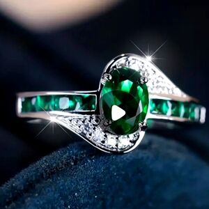 Emerald Zirconia Ring ~ Size 5
